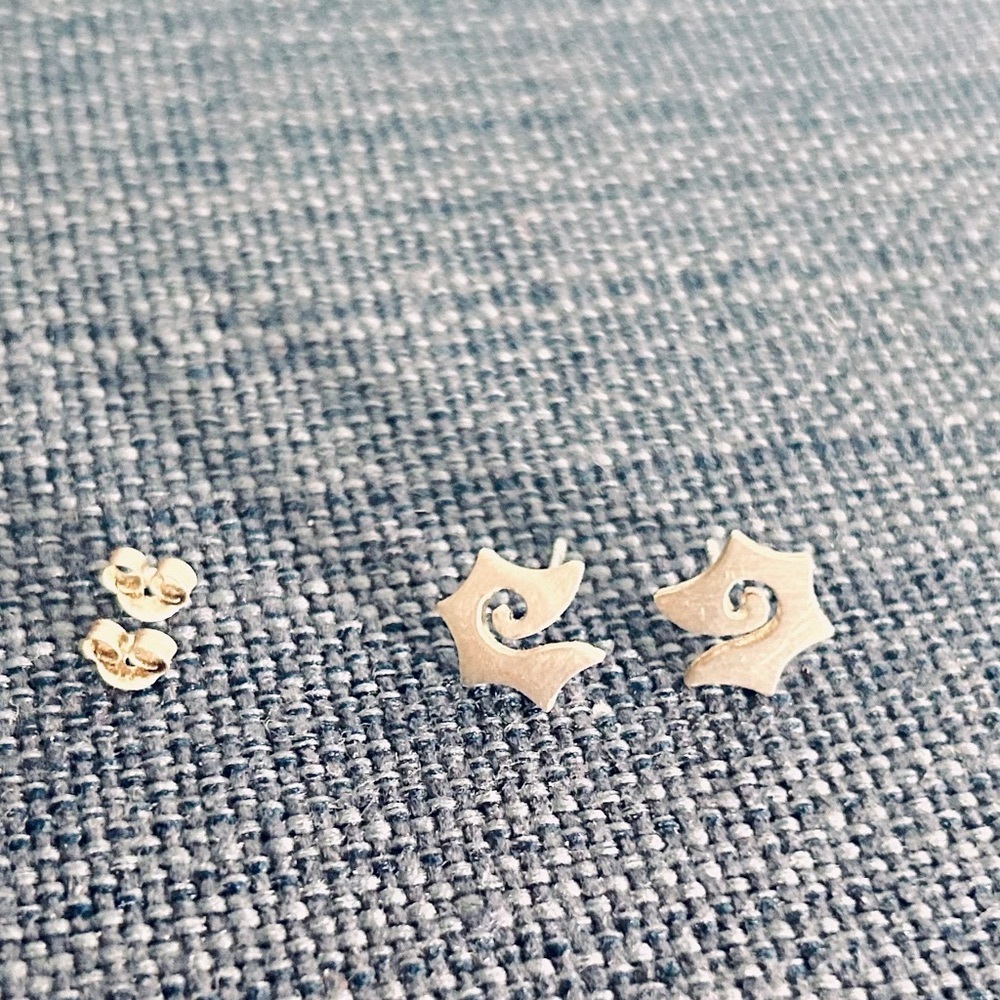 EUC 925 Sterling Silver Stud earrings